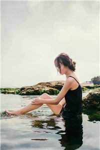 为了嫁入豪门，妹妹害死总裁白月光男女主人公